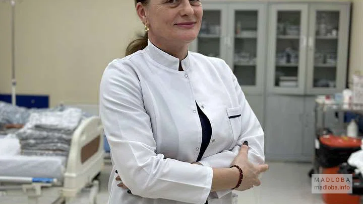Врач роддома