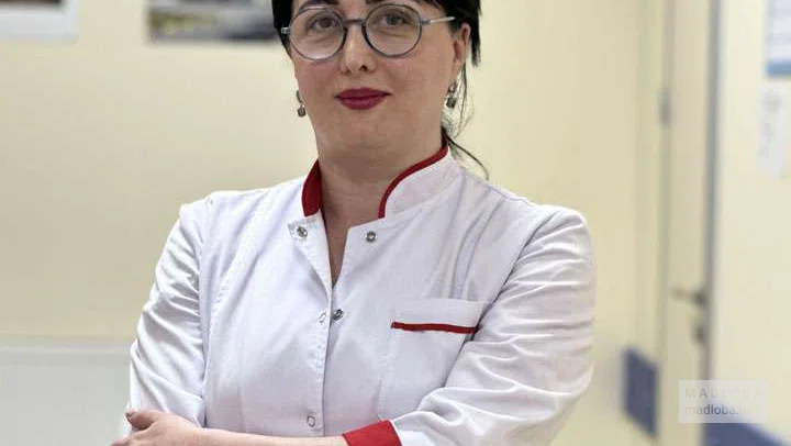 Врач роддома