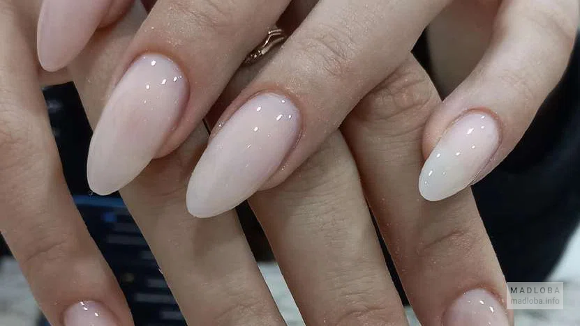 Dona Nail manicure