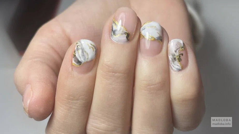 Victoria manicure