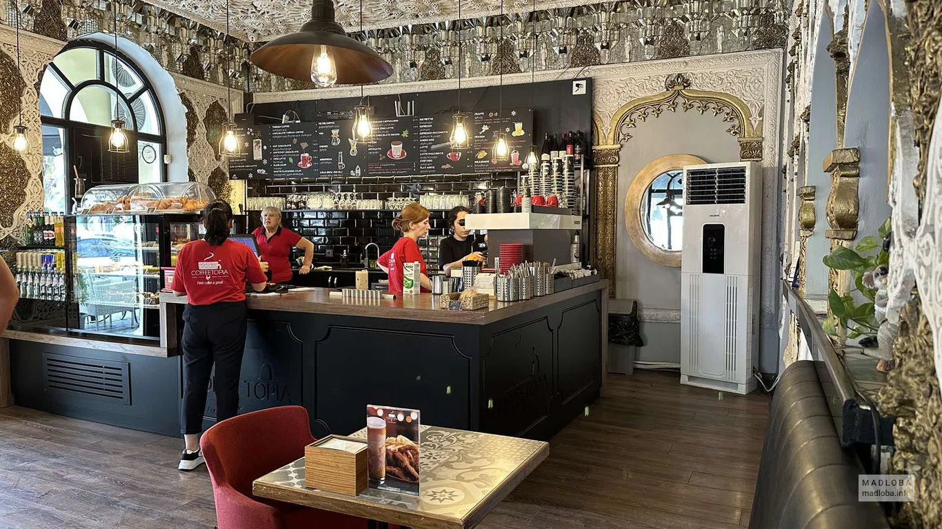 Интерьер в кофейне Coffeetopia