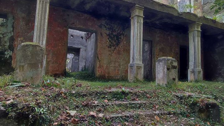 Serebryakov's abandoned villa