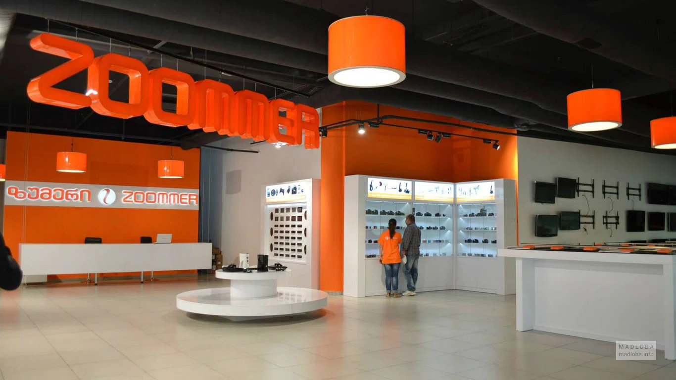Вход в магазин Zoommer Georgia