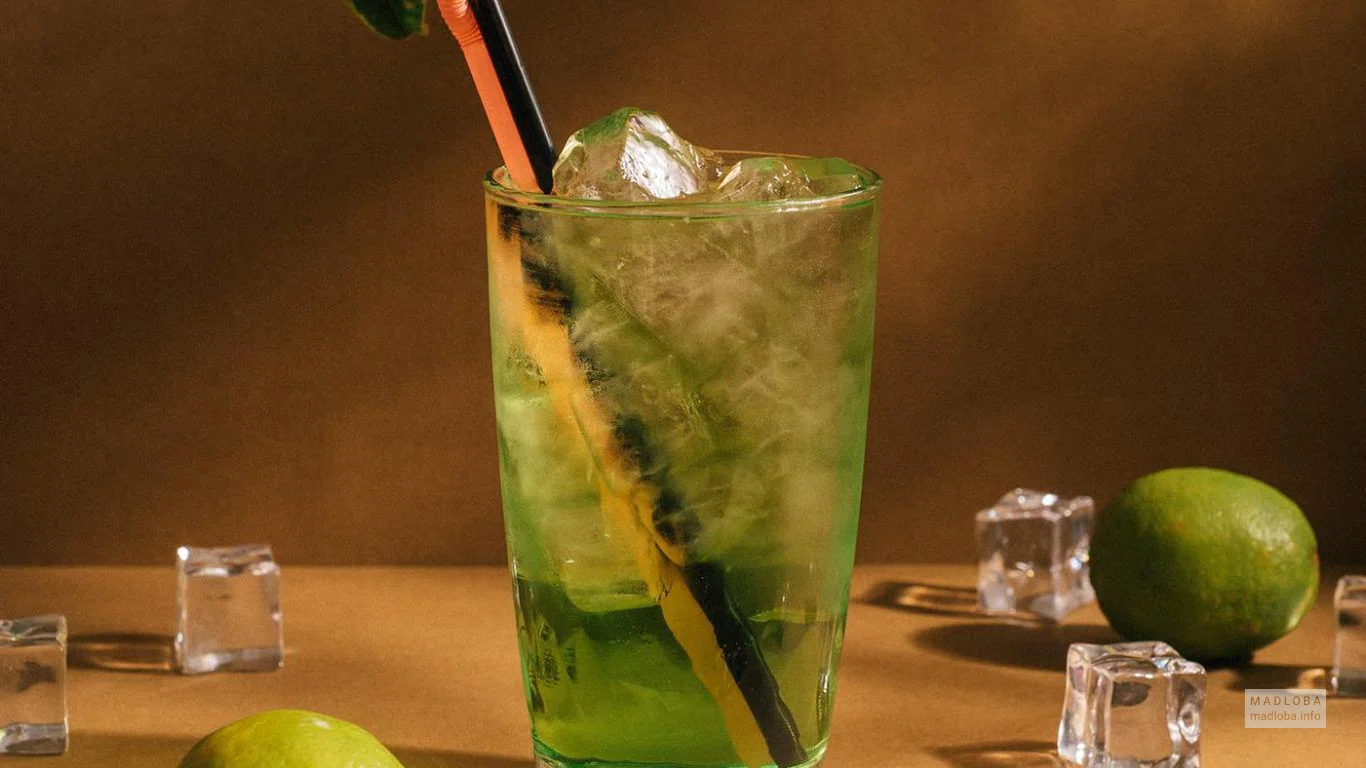 Коктейль Мохито в Clouds Restaurant and Bar
