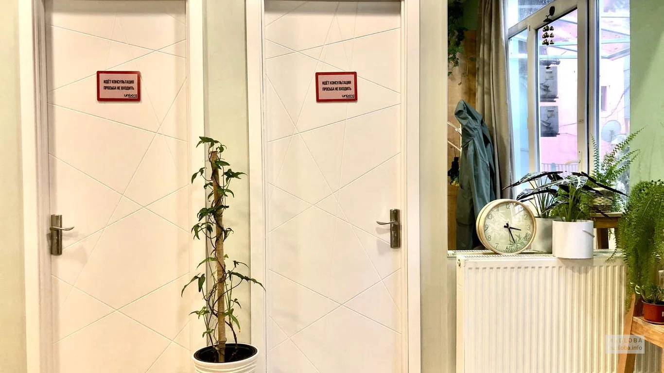 Дверь в кабинет психолога