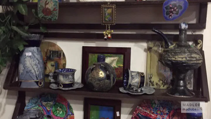 Manana's Art Salon