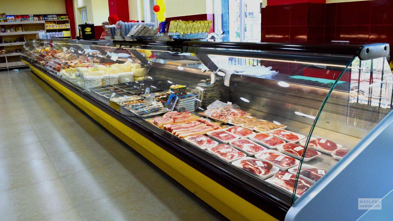 Мясной отдел в магазине товаров широкого потребления "Zgapari"