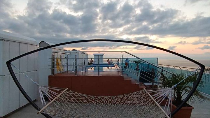 საცურაო აუზი Sunrise