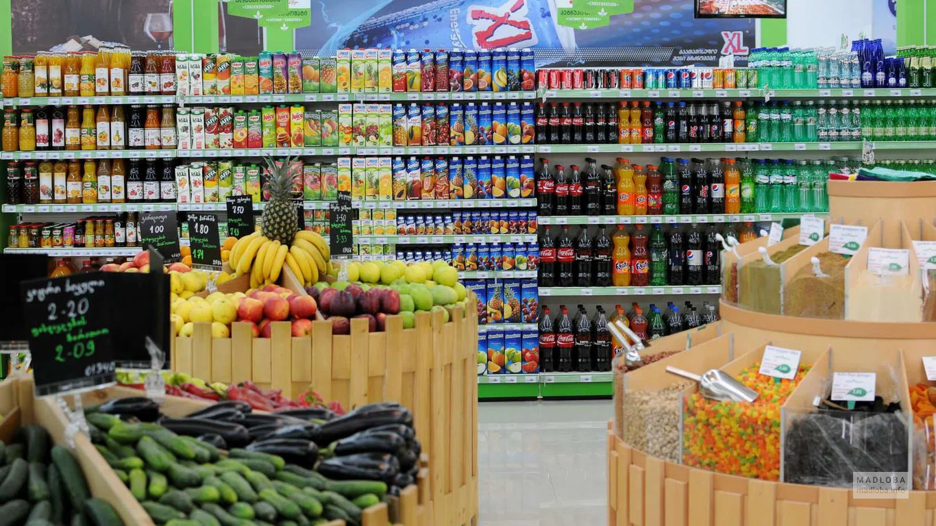 Различные продукты в магазине "Fresco Group"