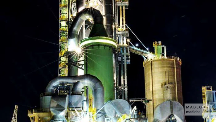 Производитель различных марок цемента "Heidelberg Cement Georgia" завод вечером