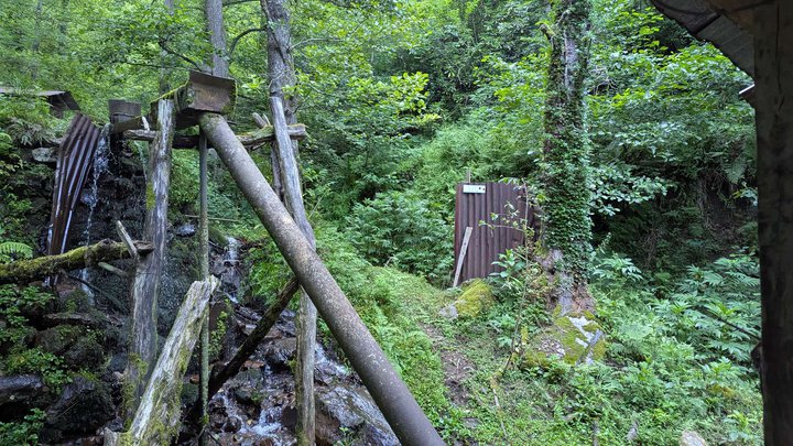 Туалет около развилки
