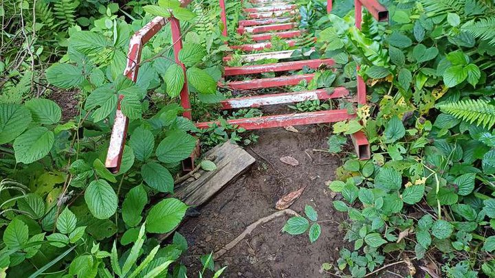 Лестница для подъема к водопаду Скала