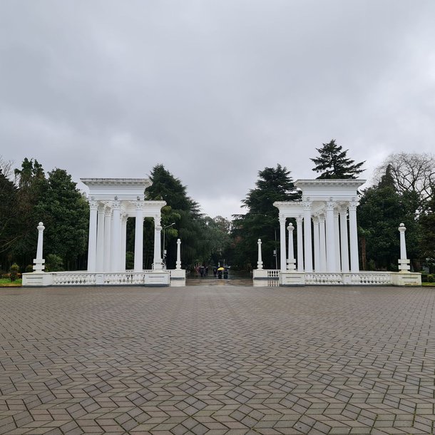 Колоннада на Батумском Бульваре