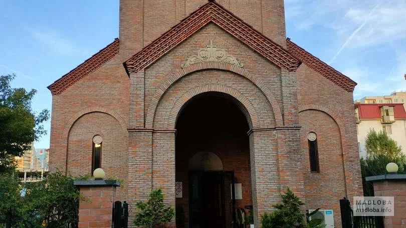 Православный храм на улице Джавахишвили в Батуми, Грузия