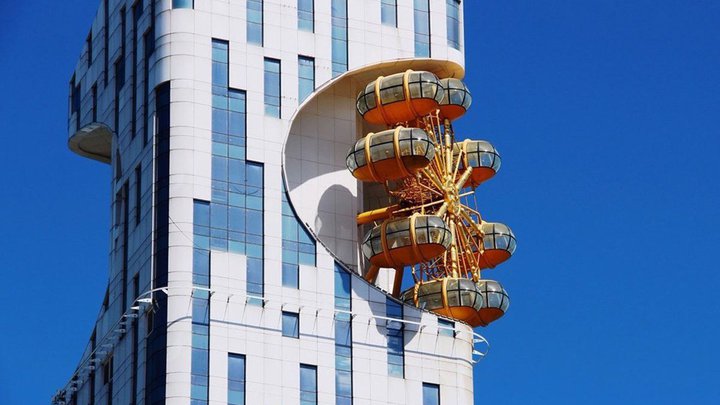 Колесо обозрения Батумской башни