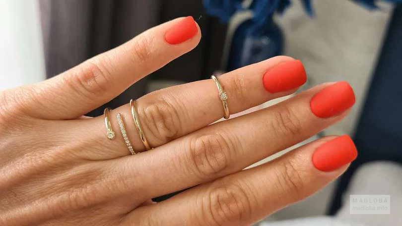 Pur Pur manicure