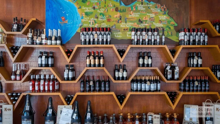 Полки с алкогольными напитками  "Kakhetian Traditional Winemaking (KTW)"
