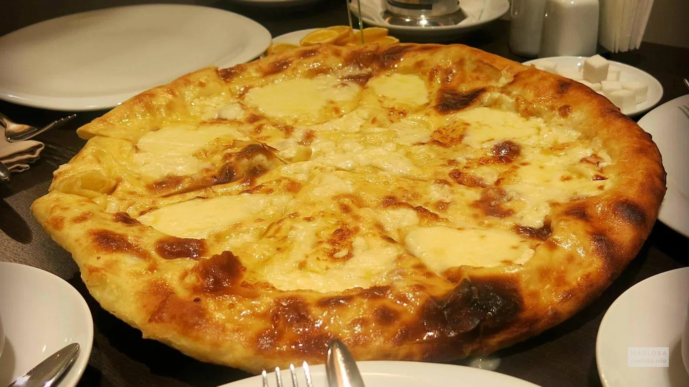 Хачапури с сыром в Restaurant Gaudi