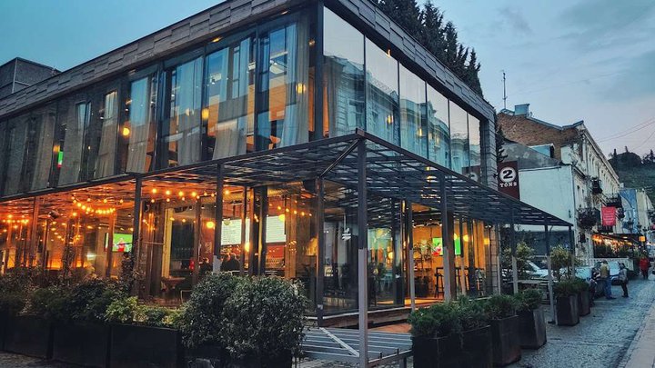 2 Tona Craft Beer and Brewery (ул.Табидзе, 8)