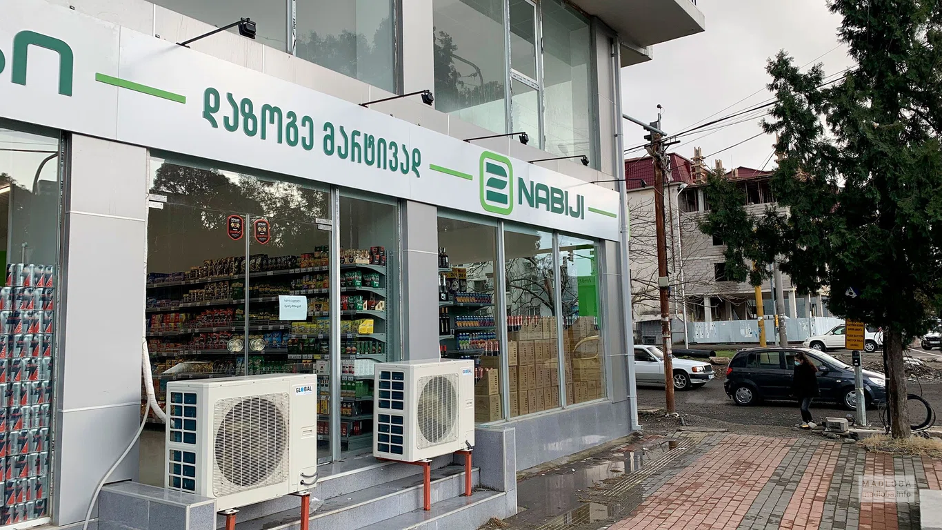 Вход в магазин "2 шага"