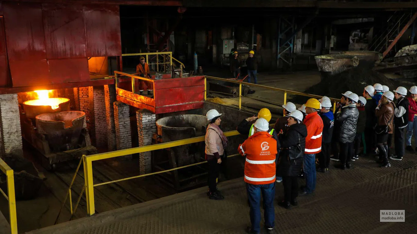 Сотрудники компании "Manganese Logistik"