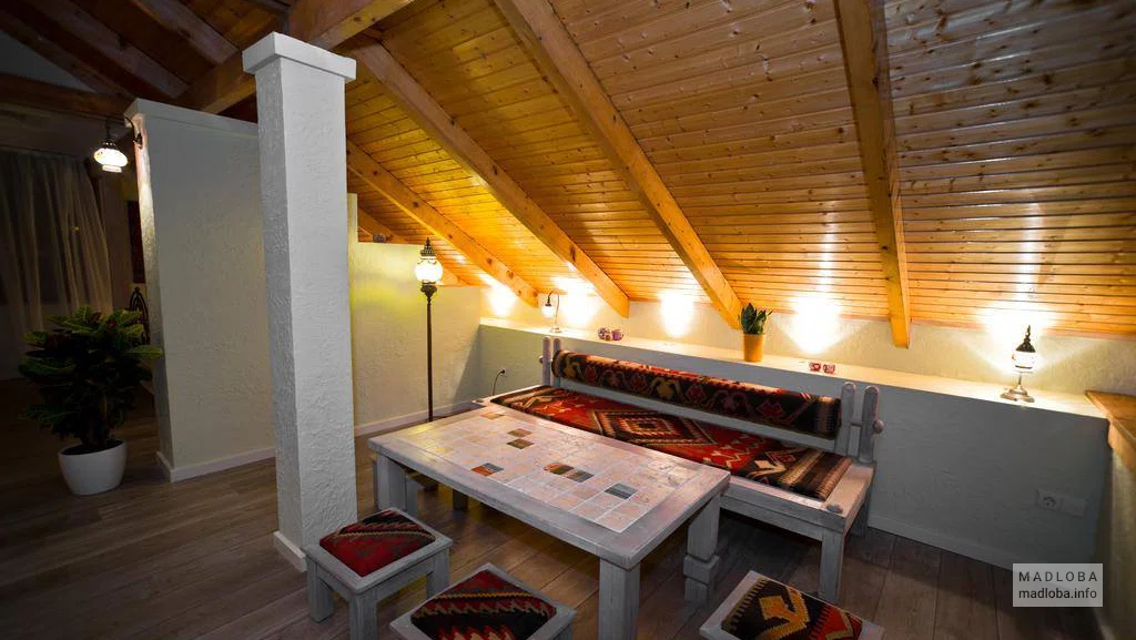Интерьер зоны отдыха в No12 Boutique Hotel
