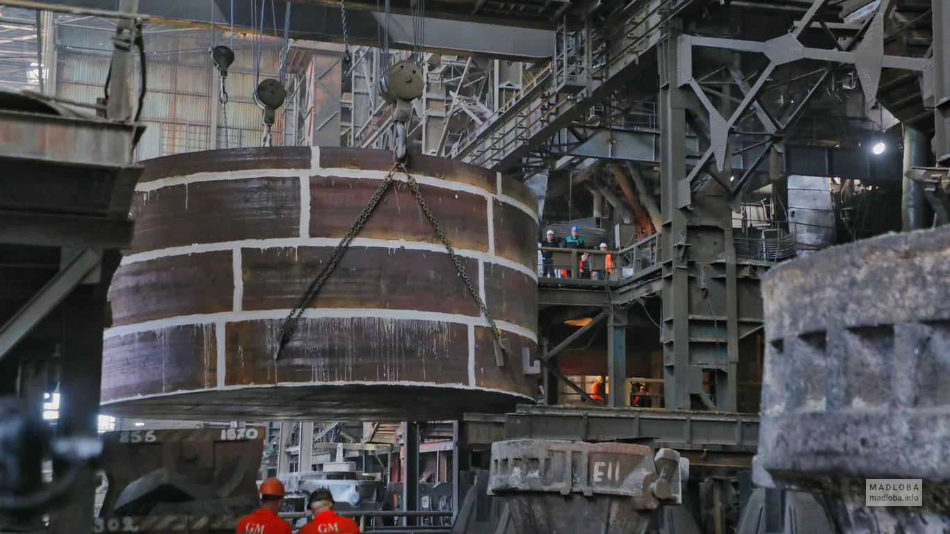 Завод металлургической  компании "Manganese Logistik"