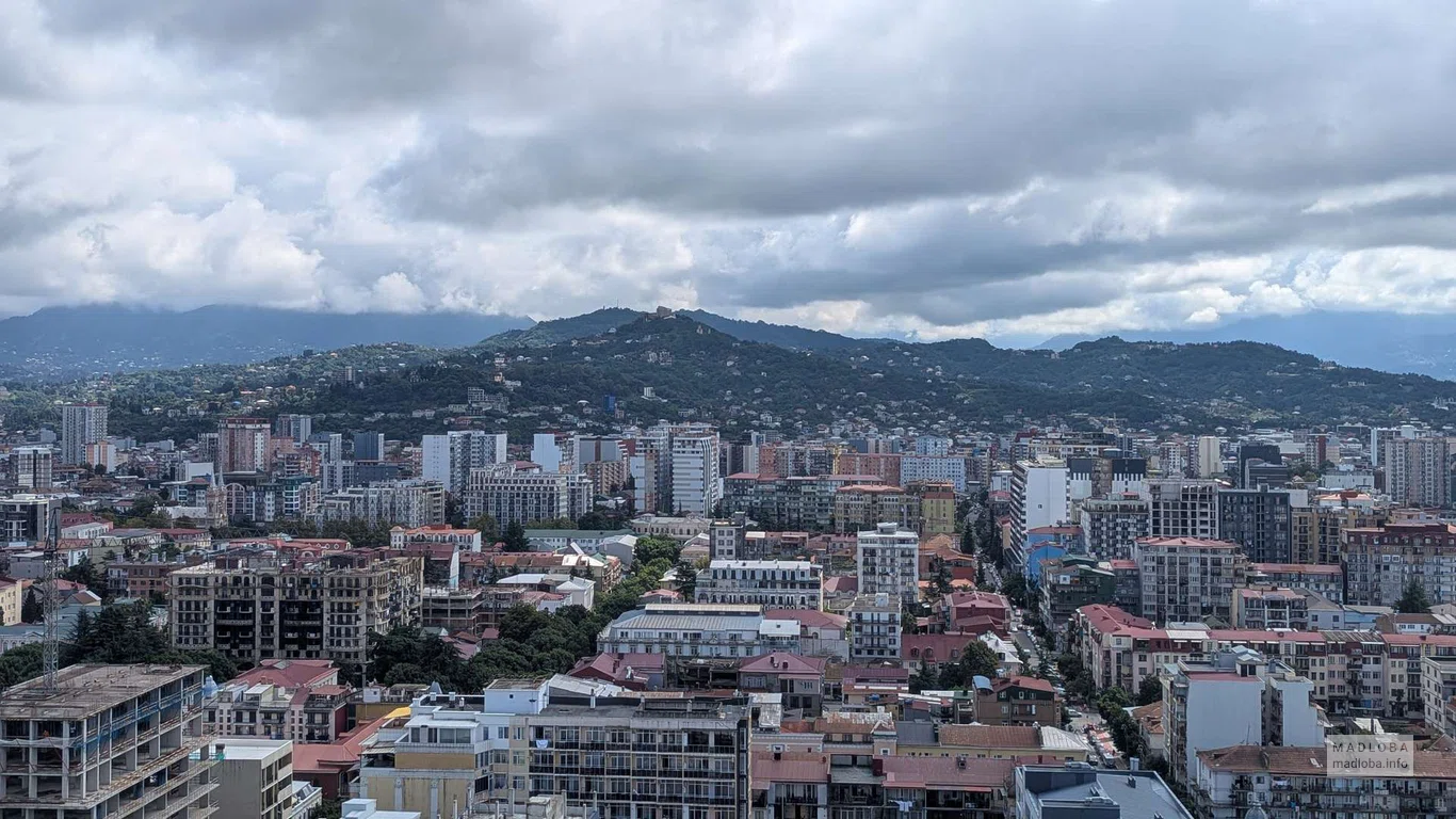Вид из ресторана 360 Sky Bar на город Батуми
