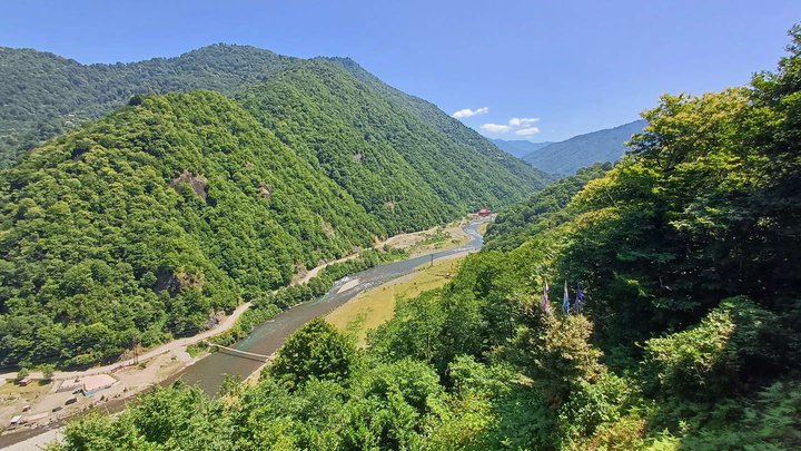 Смотровая площадка на крепость и долину реки