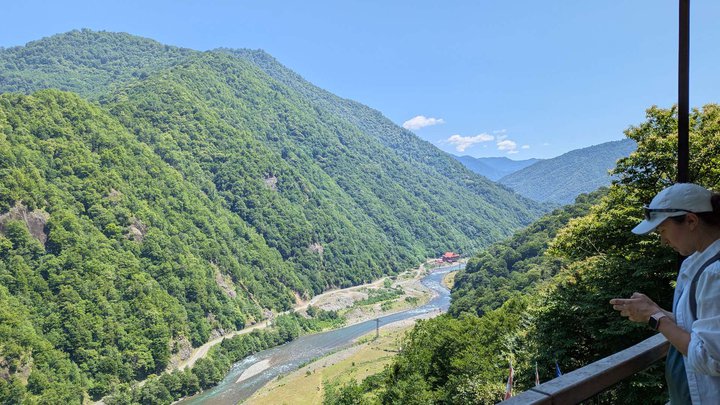 Смотровая площадка на крепость и долину реки