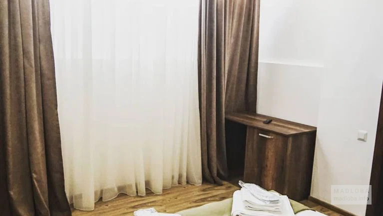 Hotel King Tom занавески в номере