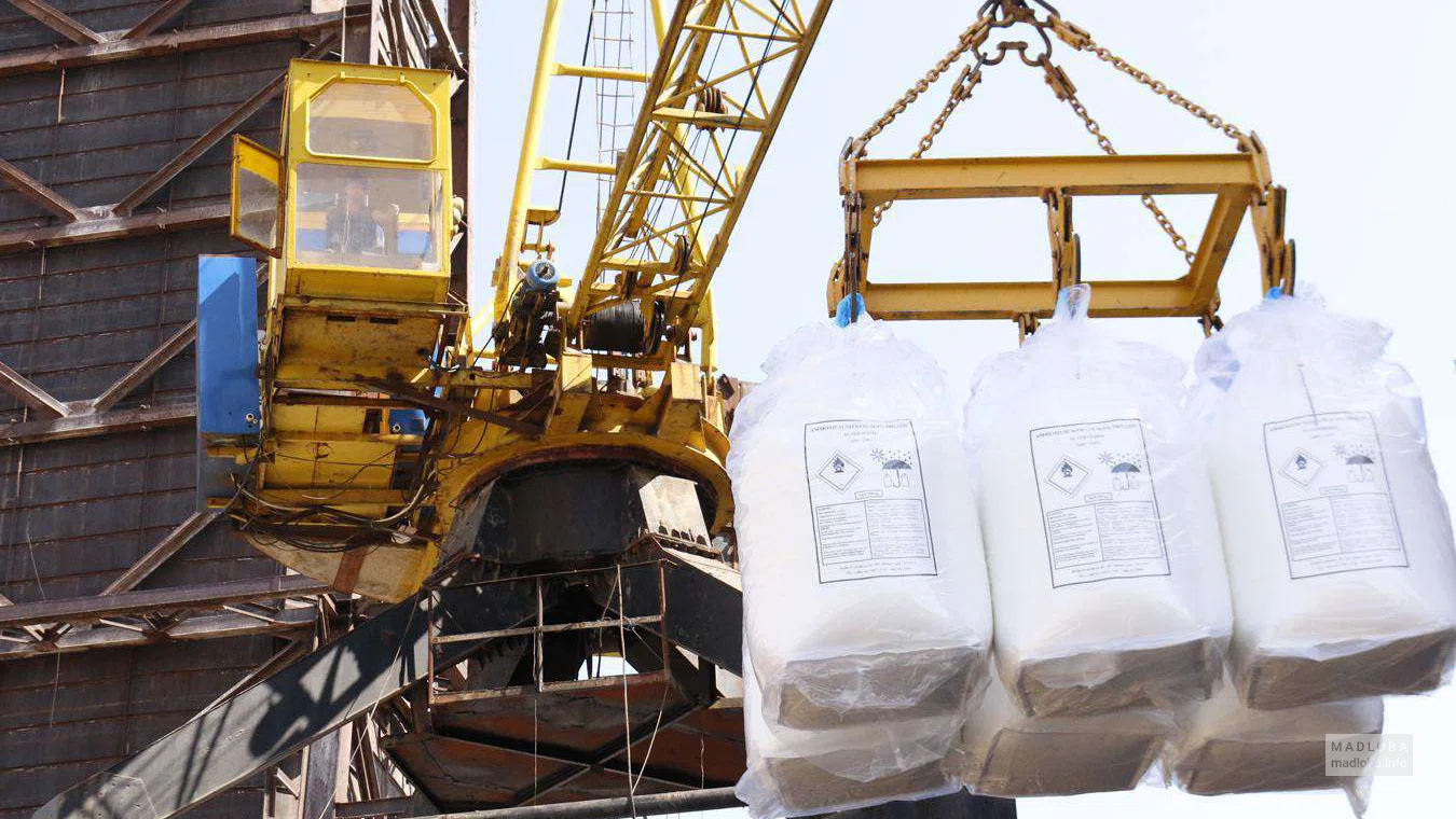 Поставщик химикатов и азотных удобрений "Rustavi Azot"  выгрузка продукции