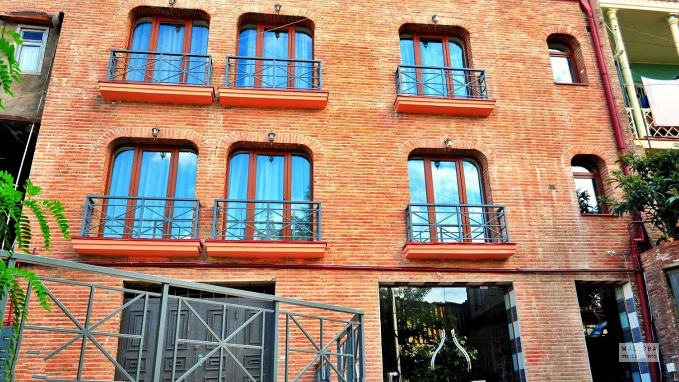 7 Baits Hotel