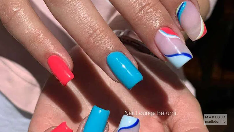 Nail Lounge Batumi Beauty Salon მანიკური