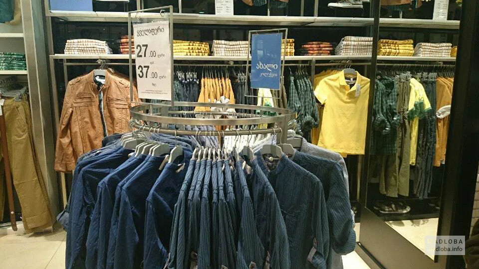 Одежда в магазине  "LC Waikiki"
