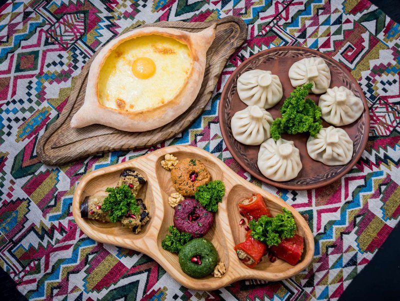 Разноцветные пхали: шпинат, фасоль, капуста