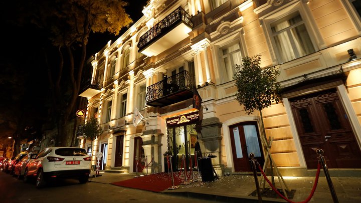Heritage Hotel And Suites