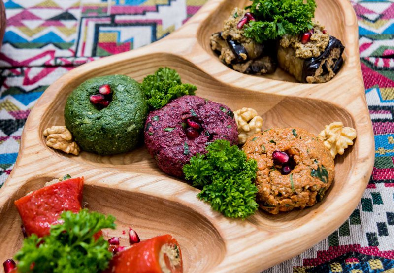 Закуска из свеклы с орехами и зеленью