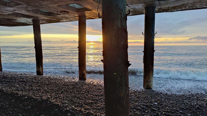 Destroyed pier (New Boulevard)