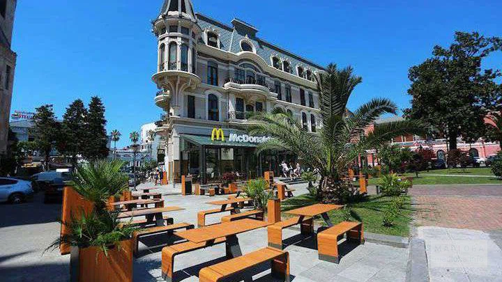 Здание "T&K Restaurants McDonald’s"