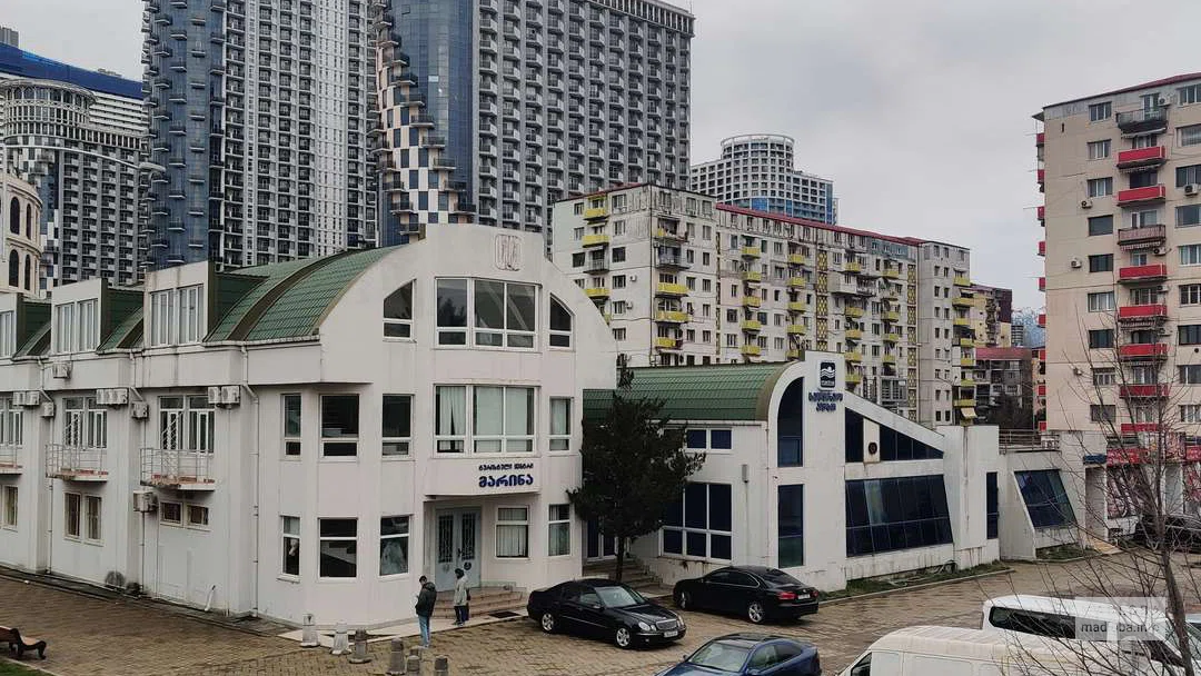 Здание Бассейна "Marina" в Батуми