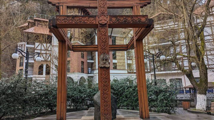 Мемориал и парк 9-го апреля
