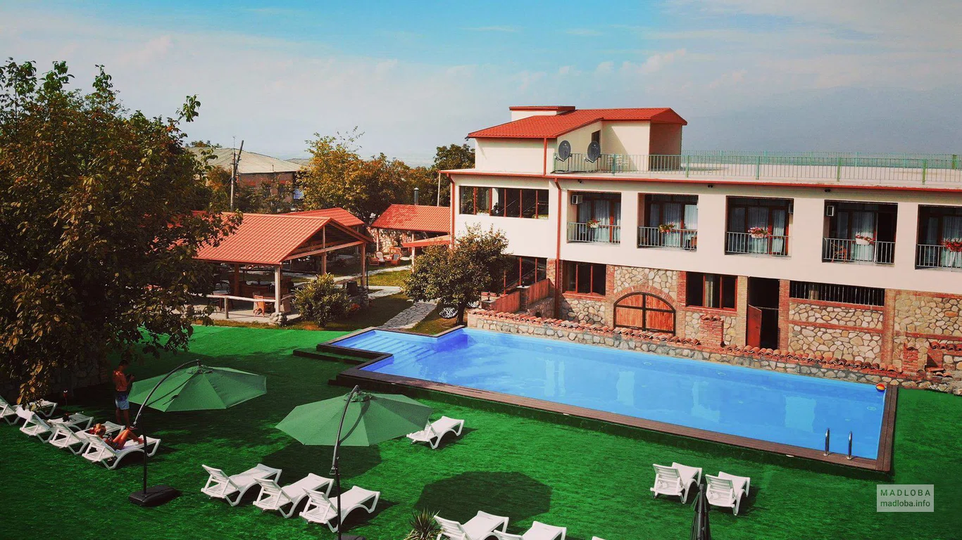 Hotel & Wine Cellar ARGE in Ruispiri