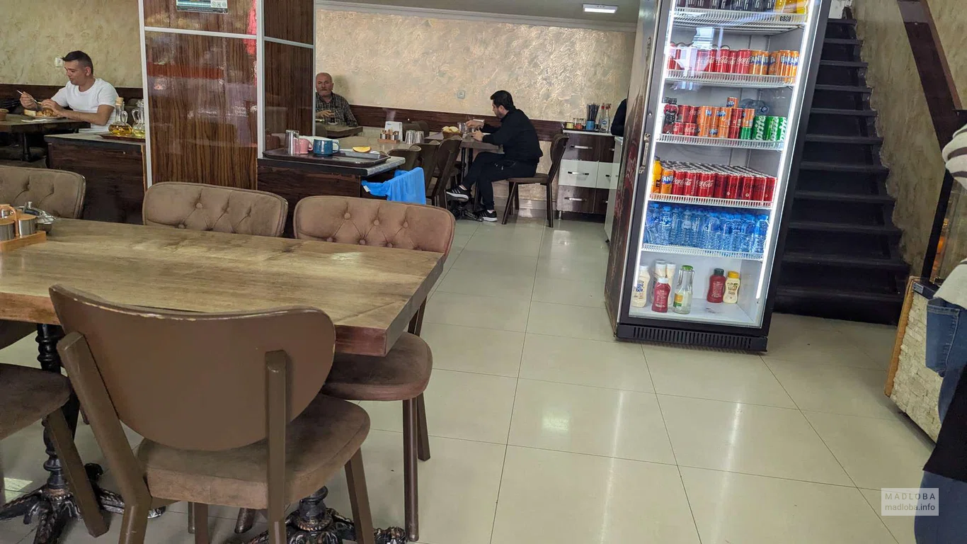 столики в ресторане ARHAVI в Батуми