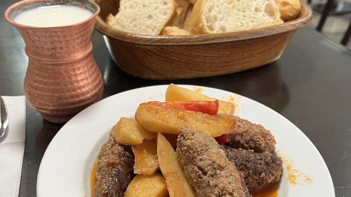 ARHAVI RESTOURANT