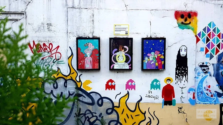 Оформление стены уличной галереи ART UP