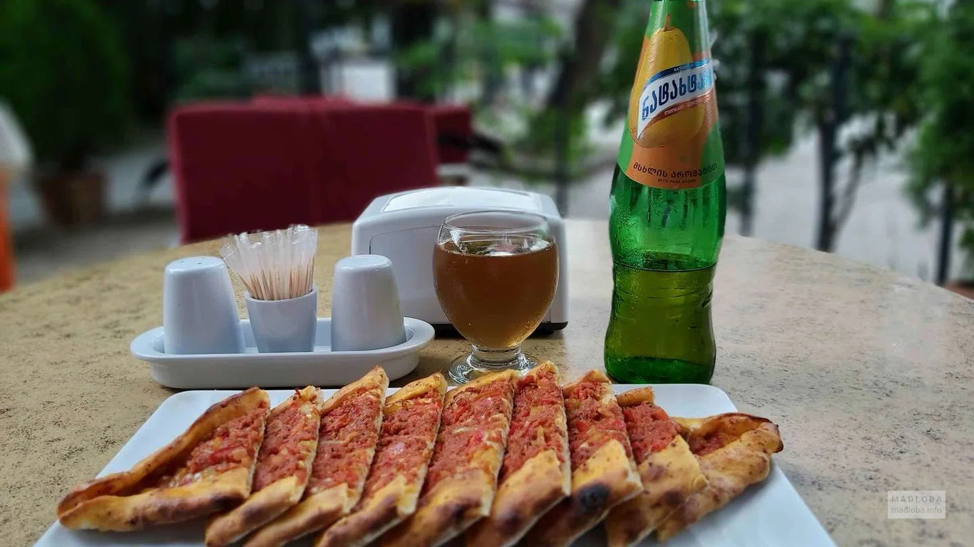 Хачапури в ресторане