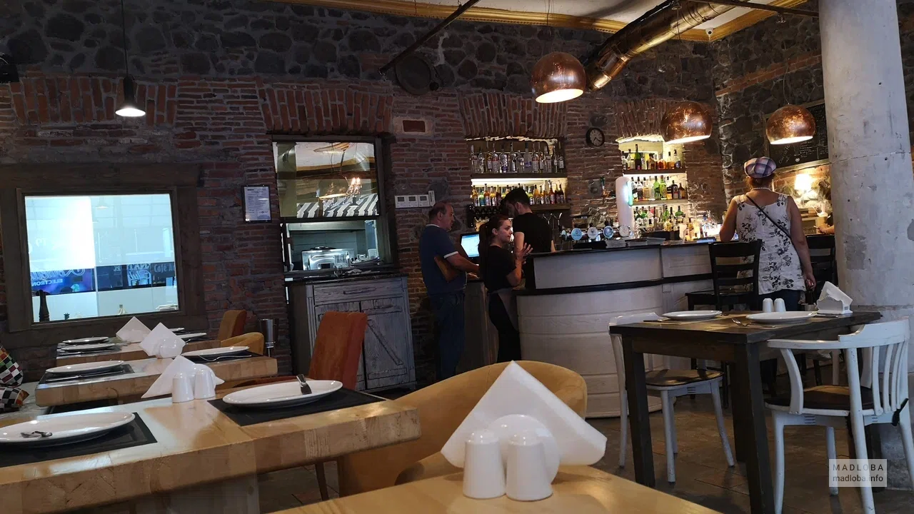 Интерьер в Cafe Adjara