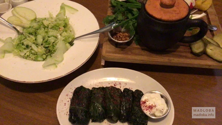 Национальное блюдо в меню Cafe Adjara
