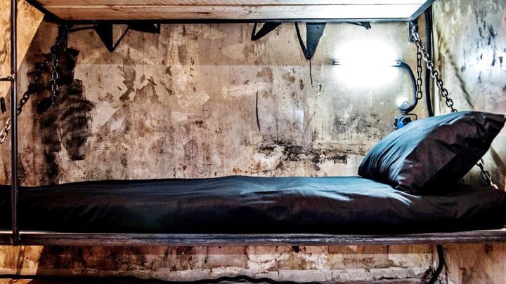 Alcatraz Jail-Hostel